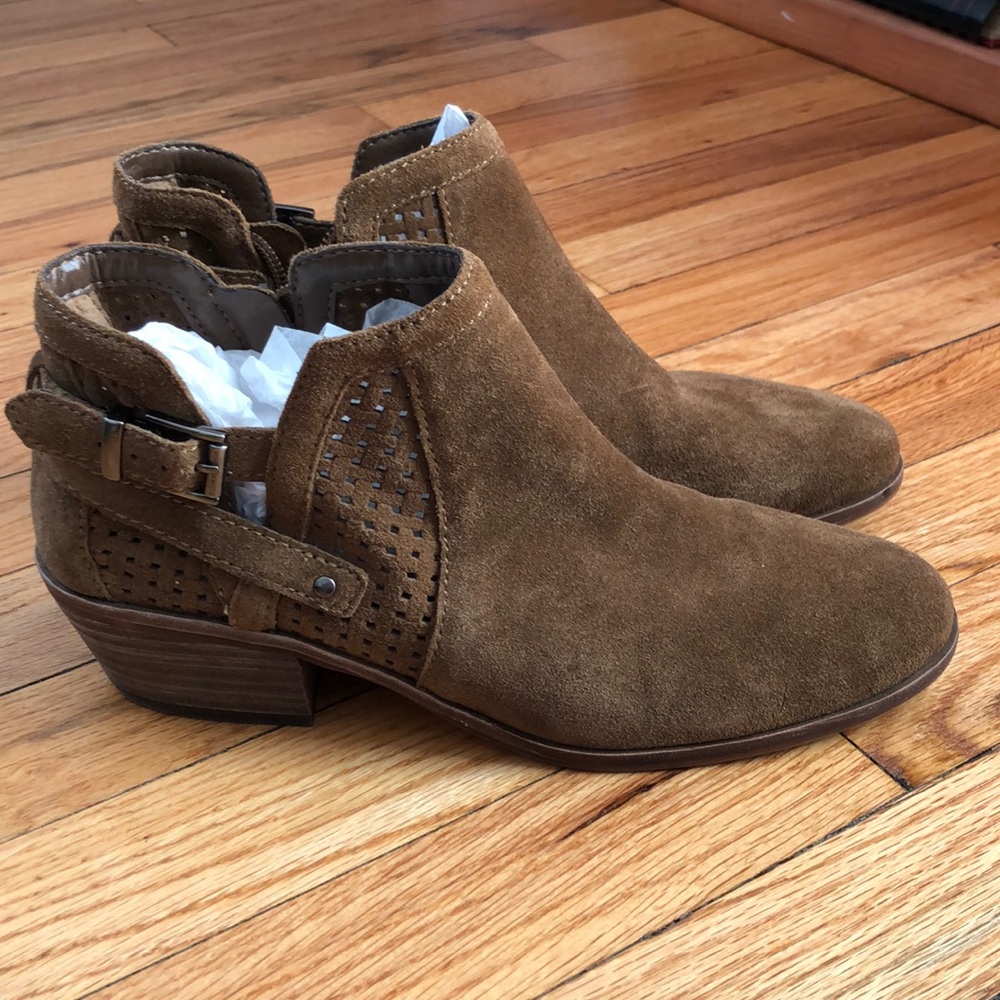 Vince Camuto size 9 Booties